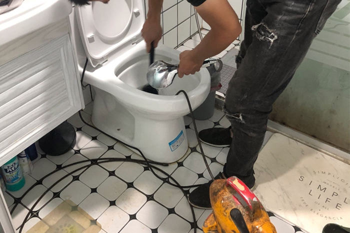 北辰马桶堵塞自己疏通还是找师傅?专业上门服务让你省时更省心